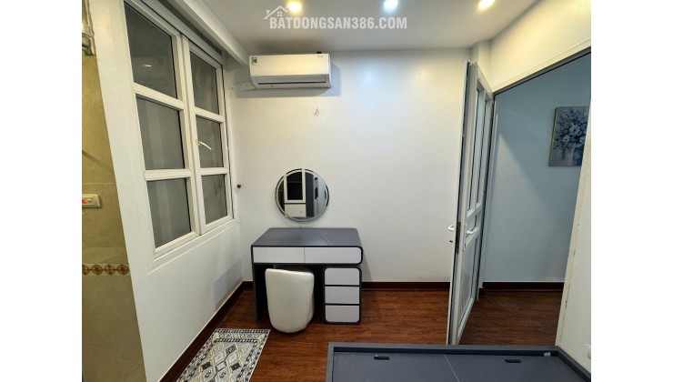 Bán nhà Bồ Đề, Long Biên. Diện tích 40m², xây 5 tầng, mặt tiền 3.5m, có 5 phòng ngủ, 7 vệ sinh, giá nhỉnh 10 tỷ.